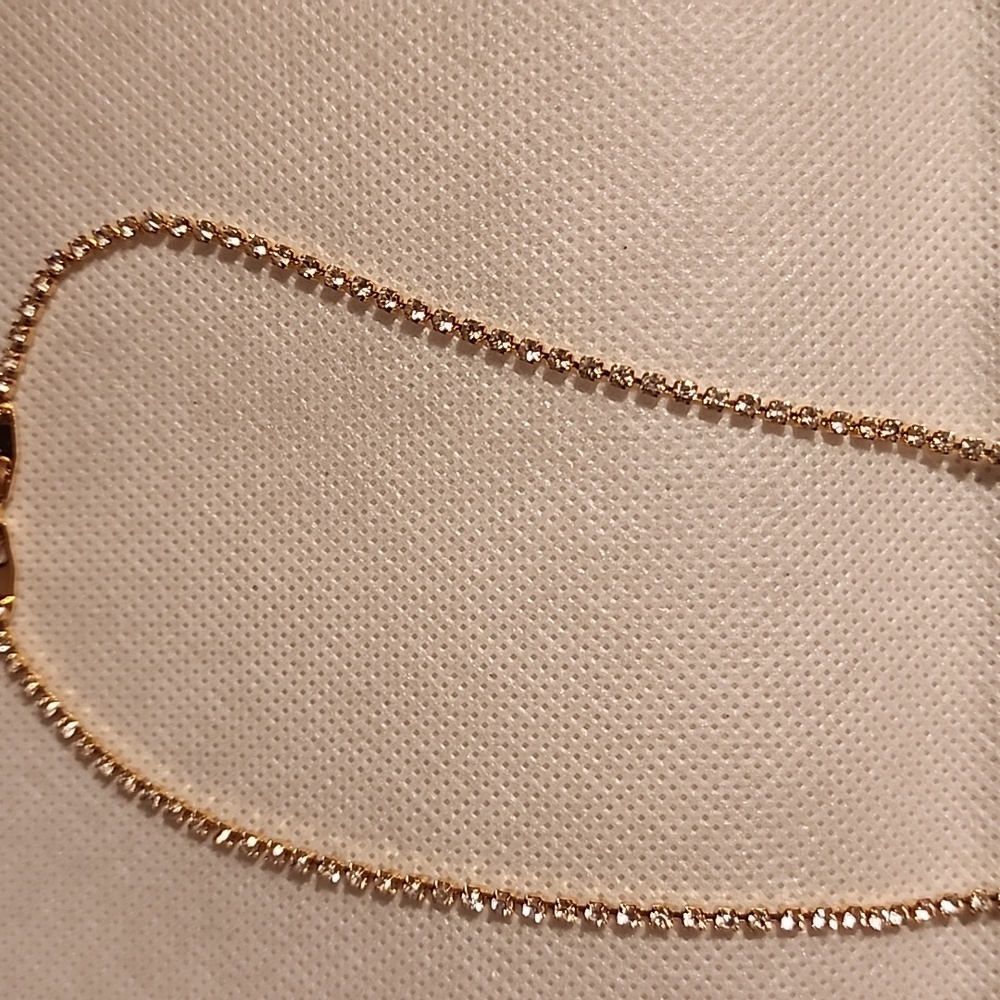 Elegant Gold Toned Rhinestone 16 Inch Necklace - Picture 5 of 7